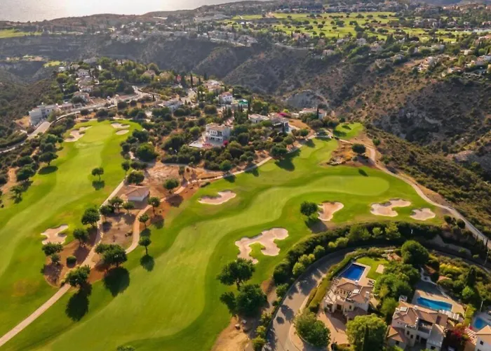 Theseus Village - 2 Bed With Pool View, Aphrodite Hills Lägenhet